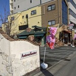 アンデルセンコンディトライ - お店外観　奥へ長い建物なんだな