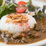 アラベスク舎 オチャバ - 料理写真:近江牛スジ煮込みカレーのランチ