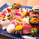 Assortment of 7 items (with red bluefin tuna, medium-fatty tuna, and red sea bream)