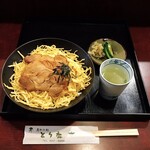 日本ばし とり鹿 - きんし丼（漬物＋スープ付）