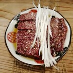 和牛専門アームストロング精肉店 - 角がピンと立った和牛レバー。これはとろけた。