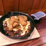 タベルナ ポローネ - デミカレーonイタリアン唐揚げ(1000円)