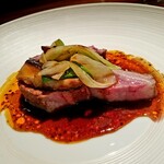 蒼 - リムーザン産仔羊 九条葱 自家製辣油の中華風ソース。しっとり、ミルキー、お手本のような仔羊。美味しすぎて肋骨についたお肉をしつこく齧っていただきました。