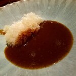 蒼 - 但馬玄のコンソメで炊いたご飯　デミグラスカレー。アルデンテなコンソメライスはこれだけで感動のご馳走。デミグラスカレーも、腹パンなのにお替りしたい。丼で食べたい。ランチで営業してほしい。