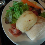 ホテルメトロポリタン - パンもサラダも美味しい