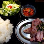 江南焼肉 肉のよいち - 週替わり焼肉ランチ(690円税込)  １週目のカルビステーキのランチです。