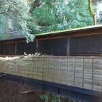 あらや滔々庵 - 山荘への渡り廊下