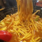 CoCo壱番屋 - うまこくカレーらーめん４辛 麺アップ(2021年2月5日)