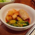 桔梗苑 本店 - キムチ盛合わせ