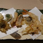Kin Ichirou - おまかせ天ぷら盛り合せ(山うど、こごみ、ふきのとう、スルメイカの一夜干し、海老、椎茸、ほたて)