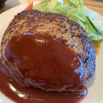 とくら - 300g‼︎ お箸入れたら肉汁がじゅわわ〜っっ。ハンバーグはふわふわしてて、お味も◎！　王道ハンバーグでした！美味！