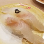 回転寿し トリトン - ヒラメ昆布〆。