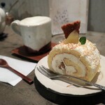 そらしと珈琲 - 林檎とココナッツのロールケーキ