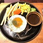 カルボン富里店 - 肉汁目玉焼きデミハンバーグ