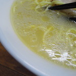 黄金色の油Maxなスープが旨い(*^^)v