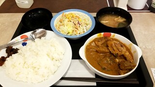 松屋 - マッサマンカレー生野菜セット：830円