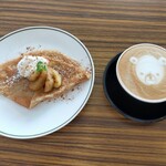 e's  cafe - アップルガレット、カフェラテ