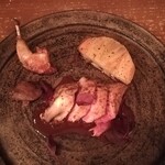 organ - 鳩。左の黒い塊はハツ。