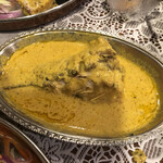 ベンガル料理プージャー - 肉厚な魚、イリシュ