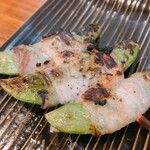 串焼き 巴 - スナップエンドウ肉巻き