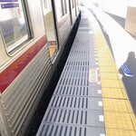 串焼き 巴 - 隙間　隙間　隙間