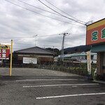 元気食堂 - 駐車場の枠は大き目