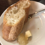 イタリア食堂 ガティーノ - パン、バターとジャム