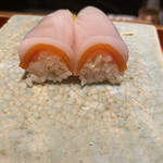 初音鮨 - イカのカラスミの握り