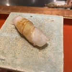 初音鮨 - クエの握り