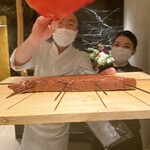 初音鮨 - 漬け大トロの藁炙り