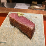 初音鮨 - 漬け大トロ炙りの握り