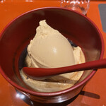 初音鮨 - 自家製黒蜜に自家製アイス