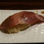 Nashi No Ya - こちらがサービスでいただいた和牛寿司。ありがとうございました。脂の甘み、ホロホロご飯、美味しかったです！