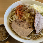 ラーメン荘 地球規模で考えろ - 大ラーメン（ニンニク有り、野菜少なめ、脂チョモ）