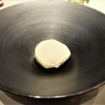 レストラン リューズ - こちらも絶品！ホワイトアスパラガスのババロアと松葉ガニのエフィロッシュ