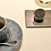 レストラン リューズ - 黒トリュフのアミューズ　コンソメ　ケークサレ　マドレーヌ