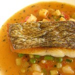 レストラン シャンボール(リーガロイヤルホテル大阪) - 旬魚(いさき)のポワレオマール海老のミネストローネ。