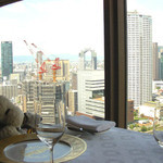 レストラン シャンボール(リーガロイヤルホテル大阪) - ２９階なので見晴らしがいいね〜。ツインタワーや丸ビルが見えます。