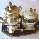 レストラン シャンボール(リーガロイヤルホテル大阪) - 砂糖ポット(2種類)。なんか、ホテルの食器って感じだね〜