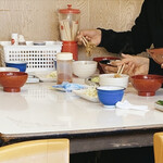 九十九亭食堂 - 隣の席も「もつ煮定食」！