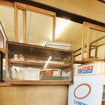 九十九亭食堂 - 奥に厨房