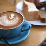 パンとエスプレッソと自由形 - 女子力高いカフェラテ