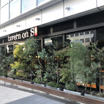 tavern on S <es> - 