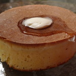 雪ノ下 - みかんハチミツと発酵バターのパンケーキ（別添えのハチミツをかけたところ、2012年8月）