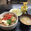 タコシュー - 料理写真:とり丼ミニ300円（税込）