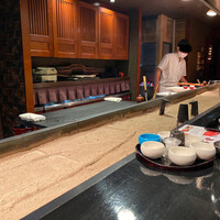 肉匠なか田 本店 - 店内はまるで高級割烹のような佇まい！目の前で炭焼きしてくれます☆彡