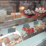 阿蘇レストラン&菓子屋 ギフト - ケーキのショーケース