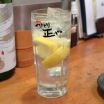 やきとり 正や - レモンたっぷりの酎ハイ