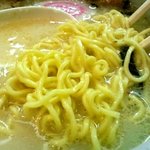 らーめん山頭火 - コシがある縮れ麺！