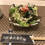 来人喜人 - サラダはシャキシャキ、胡麻ドレッシングが良いです！